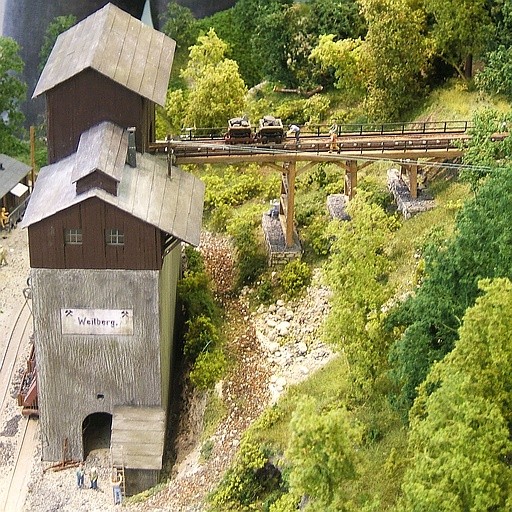 Modell des früheren Brecherwerks am Weilberg im Brückenhofmuseum.